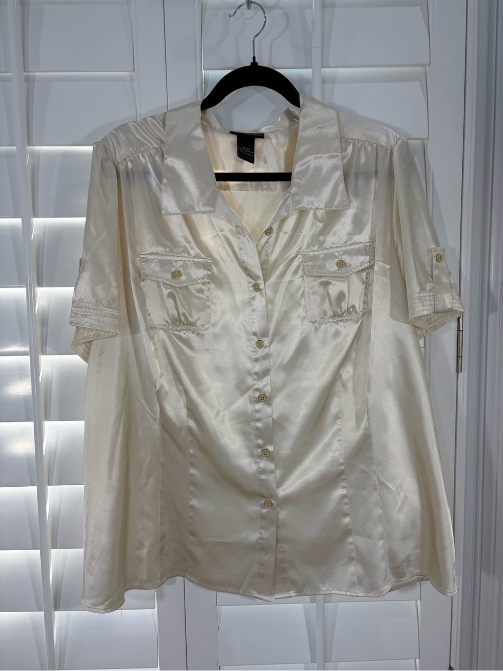 Lane Bryant Ivory Satin-y Button-up Short Sleeve Blouse (18/20)